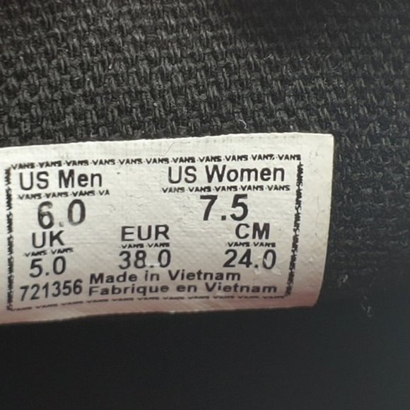 VANS MARVEL CLASSIC SLIP‎ ON 7.5M NEW IN BOX - Picture 10 of 11